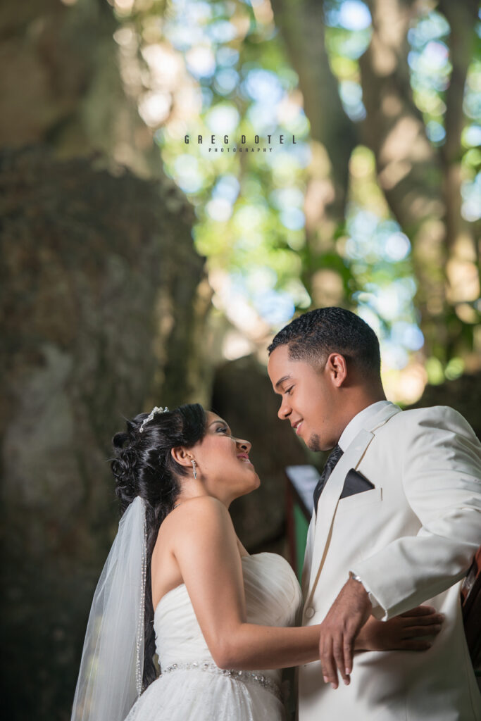 Sesion de fotos de novios y pre boda en Santo Domingo, República Dominican por el fotógrafo dominicano Greg Dotel Photography