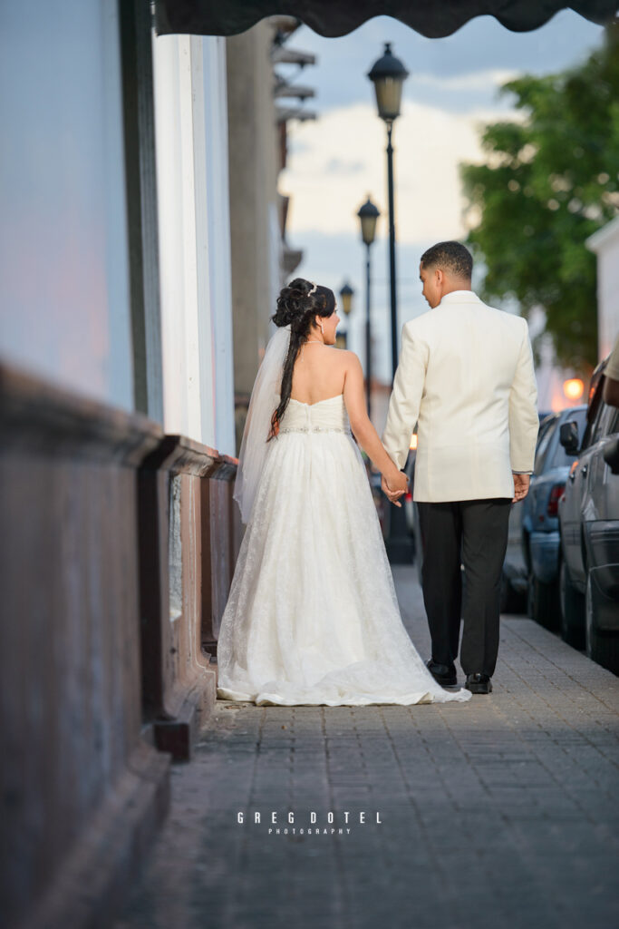 Sesion de fotos de novios y pre boda en Santo Domingo, República Dominican por el fotógrafo dominicano Greg Dotel Photography