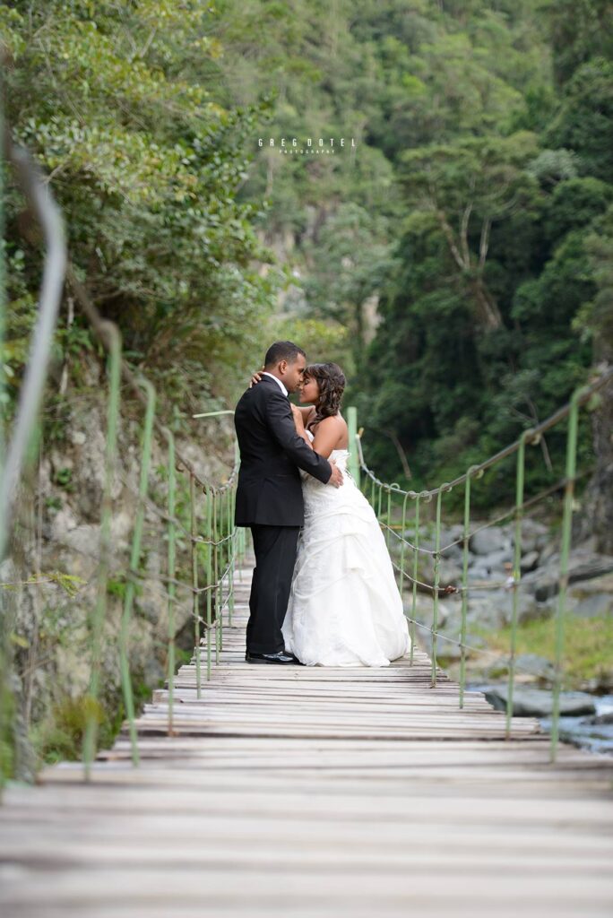 Fotografia de bodas y sesión de novios en Salto de Jimenoa de Jarabacoa, República Dominicana por el fotografo dominicano greg dotel phorography