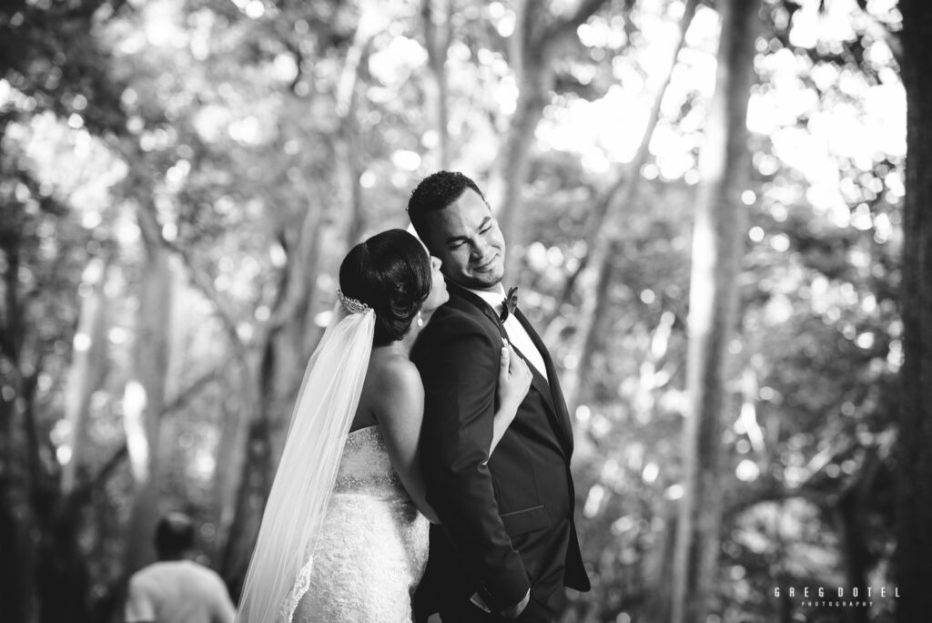 Sesión de fotos de novios y pre boda en el Parque Mirador Norte de Santo Domingo, República Dominicana por el fotógrafo dominicano Greg Dotel Photography