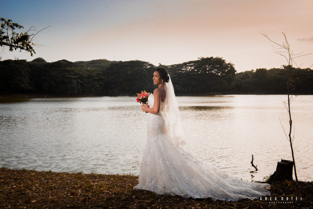 sesion de fotos de novios en santo domingo republica dominicana por el fotografo dominicano greg dotel photography en el parque mirador norte