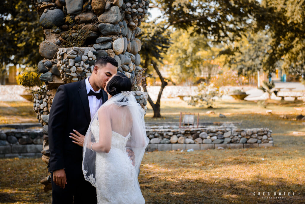 Sesión de fotos de novios y pre boda en el Parque Mirador Norte de Santo Domingo, República Dominicana por el fotógrafo dominicano Greg Dotel Photography