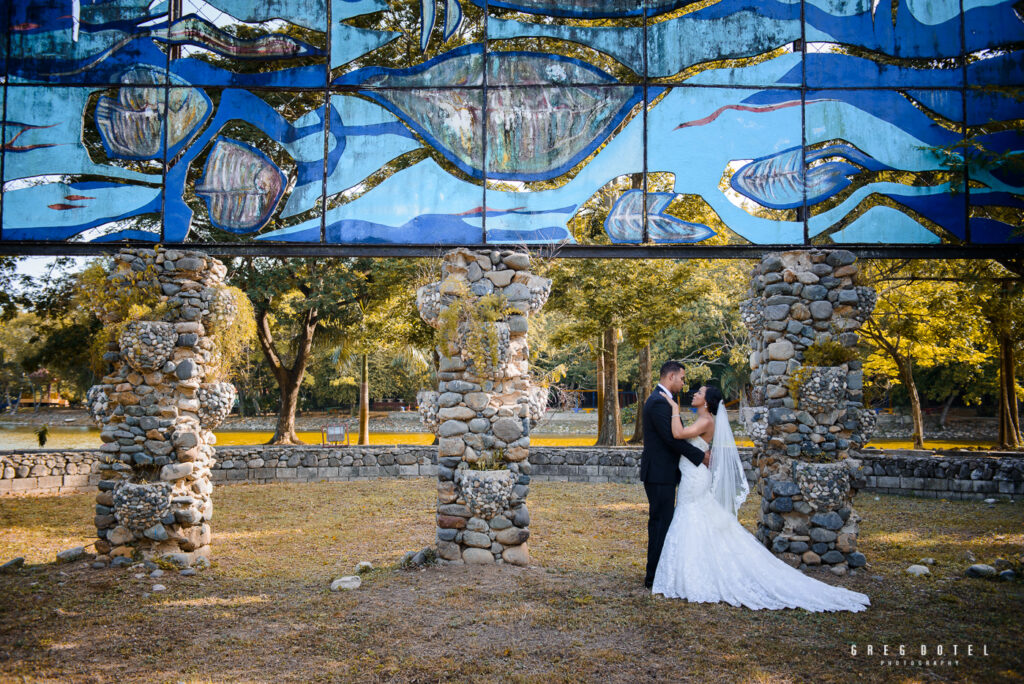 Sesión de fotos de novios y pre boda en el Parque Mirador Norte de Santo Domingo, República Dominicana por el fotógrafo dominicano Greg Dotel Photography