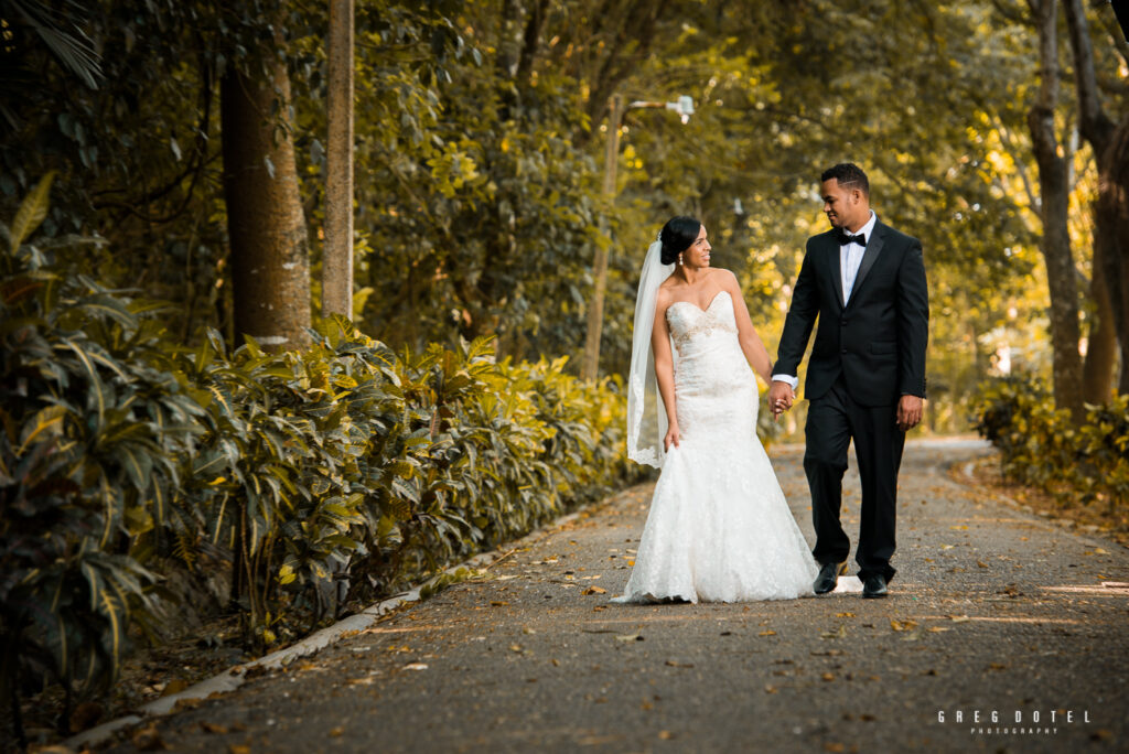 sesion de fotos de novios en santo domingo republica dominicana por el fotografo dominicano greg dotel photography en el parque mirador norte