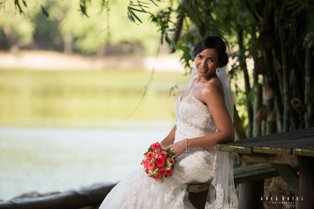 sesion de fotos de novios en santo domingo republica dominicana por el fotografo dominicano greg dotel photography en el parque mirador norte