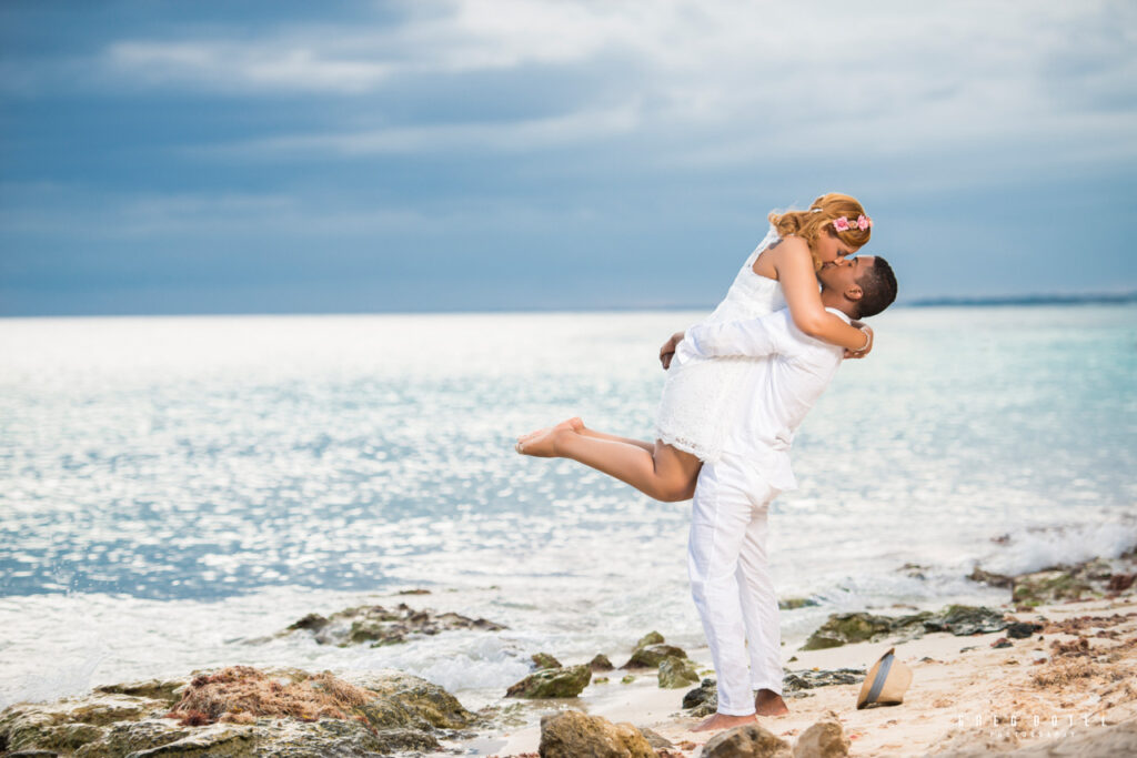 Sesion de novios y pre boda de Felix y Julia en Altos de Chavón, La Romana, República Dominicana por el fotógrafo dominicano Greg Dotel