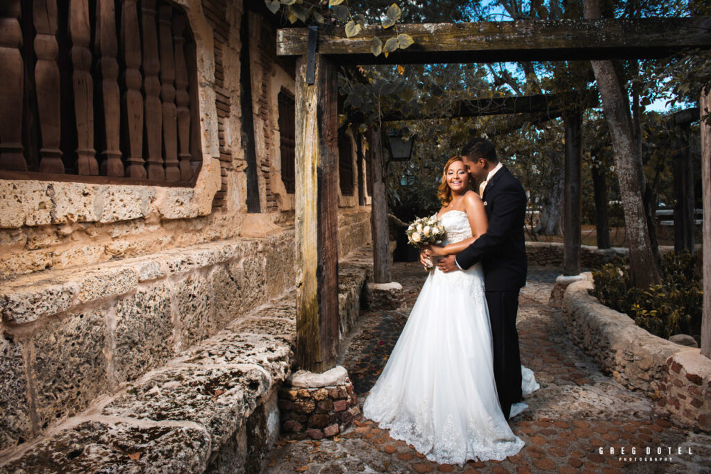 Sesion de novios y pre boda de Felix y Julia en Altos de Chavón, La Romana, República Dominicana por el fotógrafo dominicano Greg Dotel