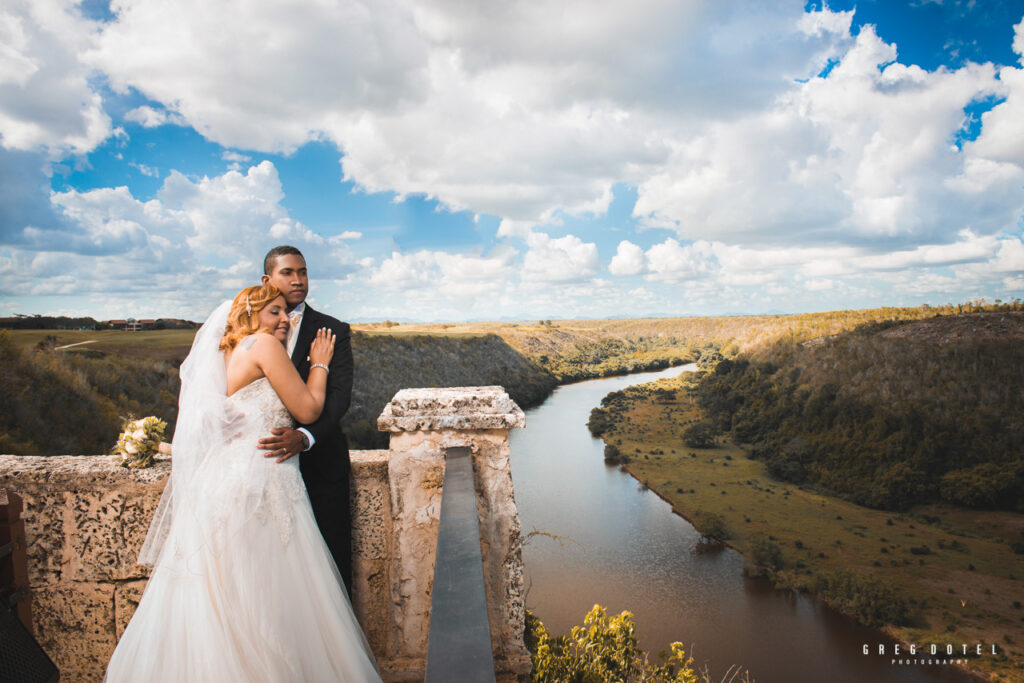 Sesion de novios y pre boda de Felix y Julia en Altos de Chavón, La Romana, República Dominicana por el fotógrafo dominicano Greg Dotel