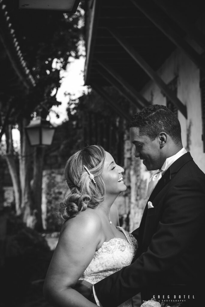 Sesion de novios y pre boda de Felix y Julia en Altos de Chavón, La Romana, República Dominicana por el fotógrafo dominicano Greg Dotel