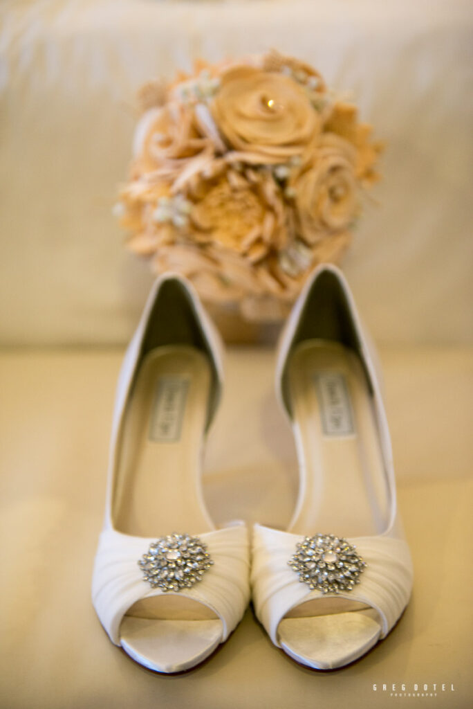 Fotografo profesional de bodas y sesion de novios en Republica Dominicana con fotos de zapatos de novias