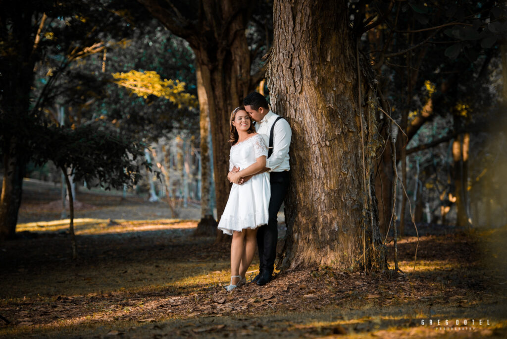 Sesión de fotos de novios para bodas en el jardín botánico de Santo Domingo, República Dominicana