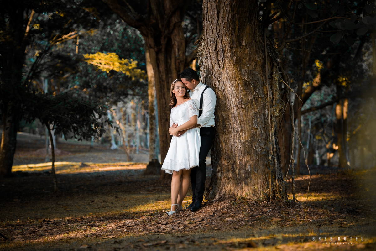 Sesión de fotos de novios para bodas en el jardín botánico de Santo Domingo, República Dominicana