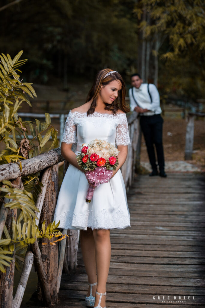 Sesión de fotos de novios para bodas en el jardín botánico de Santo Domingo, República Dominicana