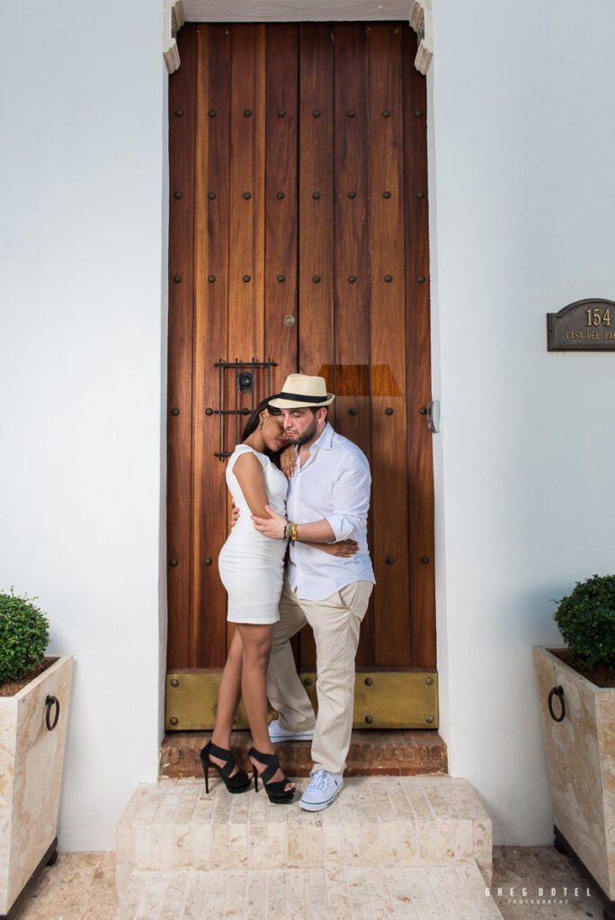Sesión de novios de Mary y Mateo en la Zona Colonial de Santo Domingo de República Dominicana por el fotográfo Greg Dotel