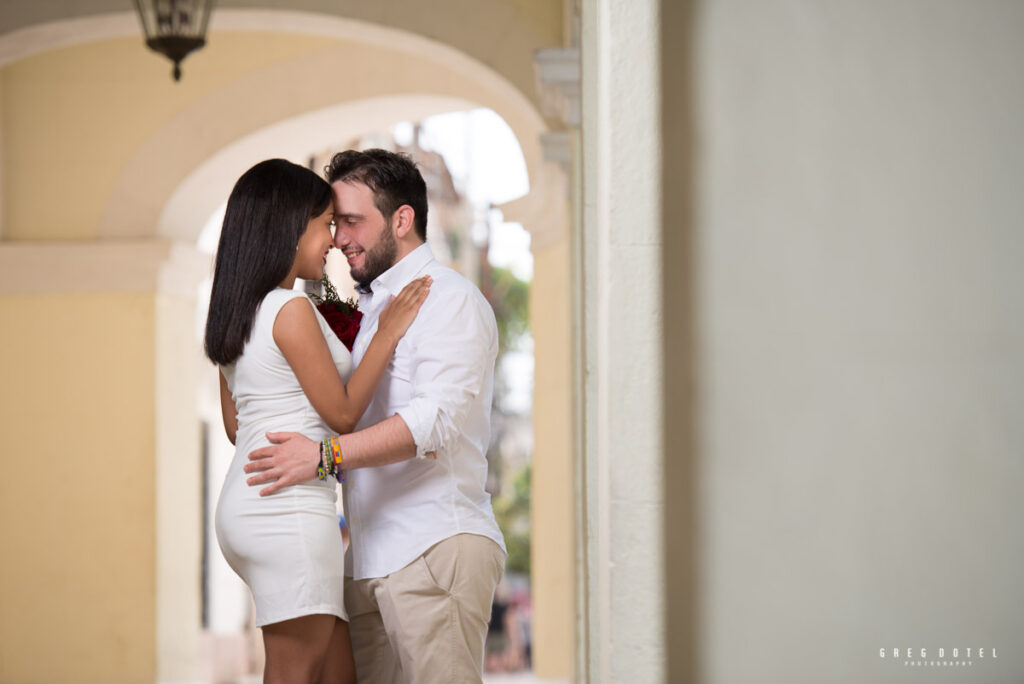 Sesión de novios de Mary y Mateo en la Zona Colonial de Santo Domingo de República Dominicana por el fotográfo Greg Dotel