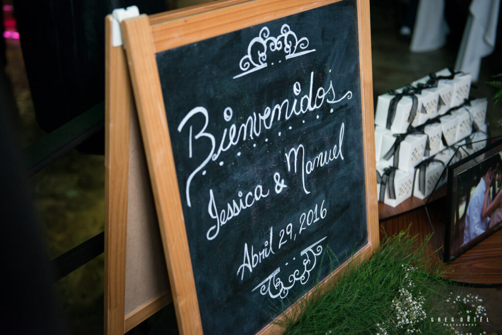 Boda de Jessica y Manuel en el Restaurante El Meson de la Cava en Santo Domingo