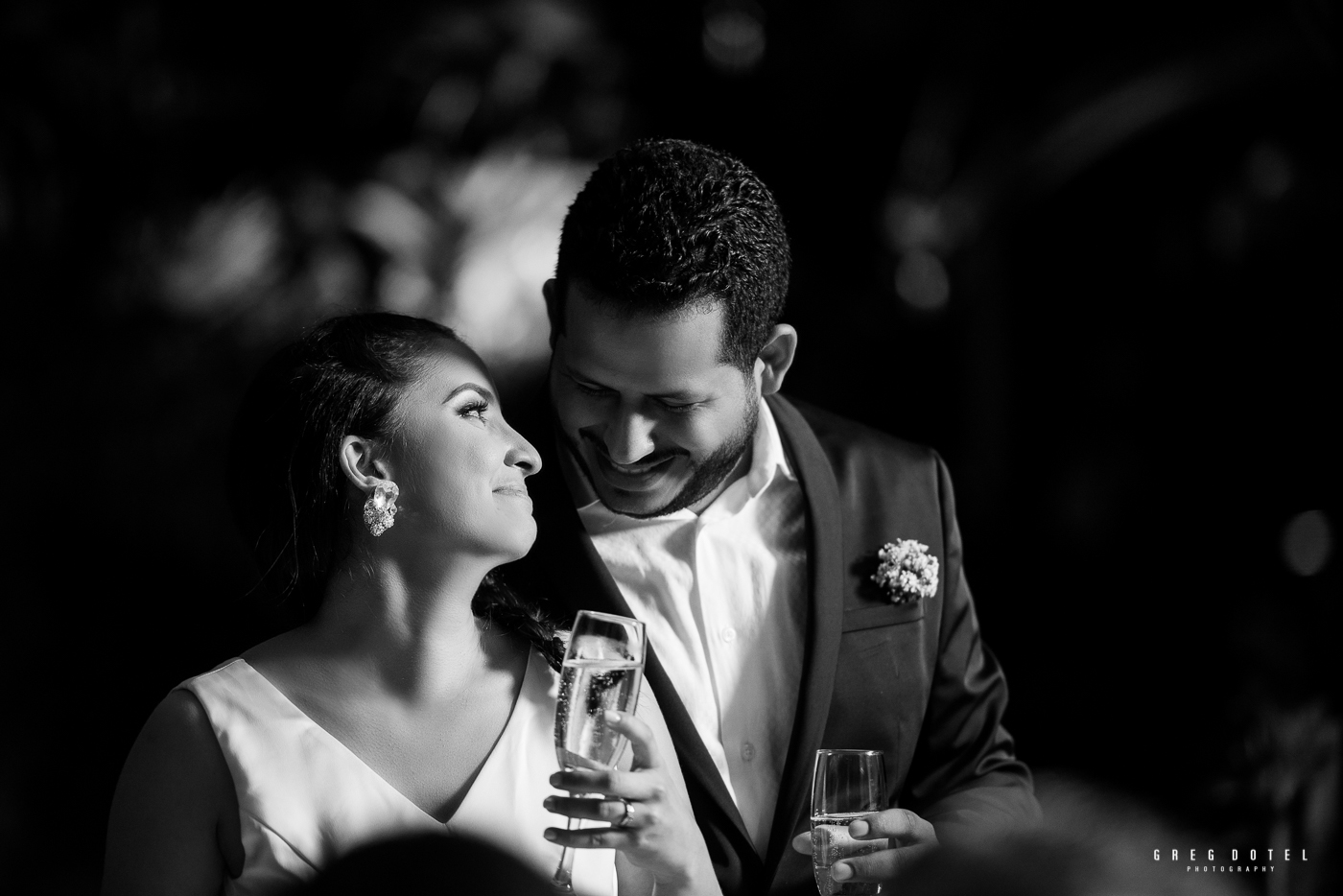 Boda de Jessica y Manuel en el Restaurante El Meson de la Cava en Santo Domingo