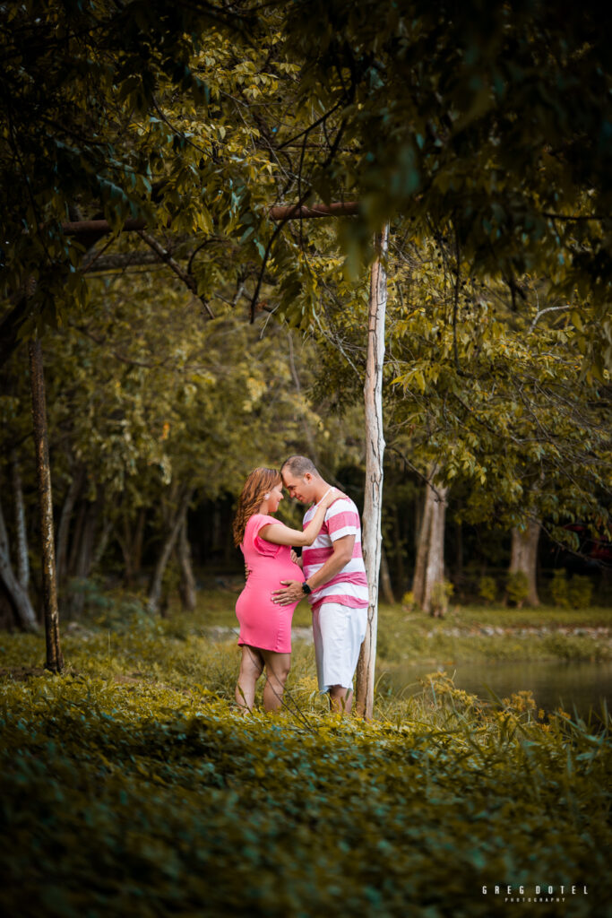 Sesion de fotos de embarazada en el parque mirador norte de Santo Domingo, Republica Dominicana