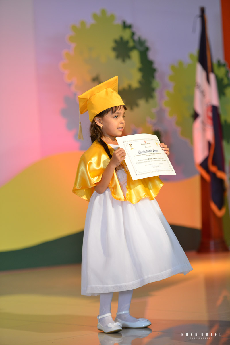 Fotos de graduación escolar primaria en Santo Domingo Republica Dominicana por el fotografo dominicano Greg Dotel