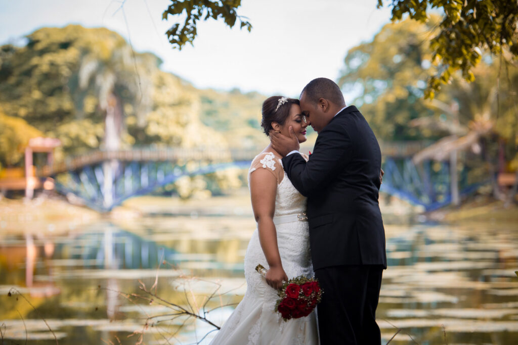 Sesion de novios preboda en el parque mirador norte de Santo Domingo, Republica Dominicana