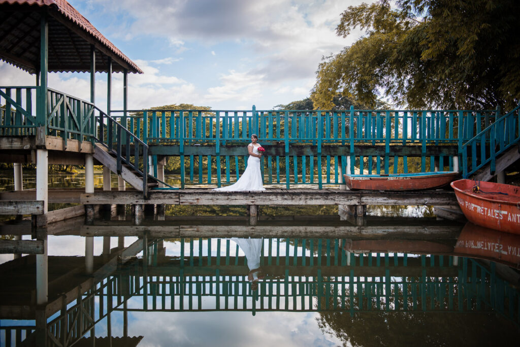 Sesion de novios preboda en el parque mirador norte de Santo Domingo, Republica Dominicana