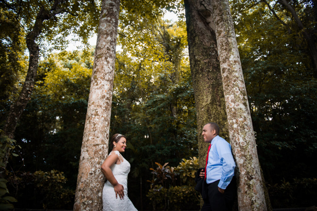 Sesion de novios preboda en el parque mirador norte de Santo Domingo, Republica Dominicana