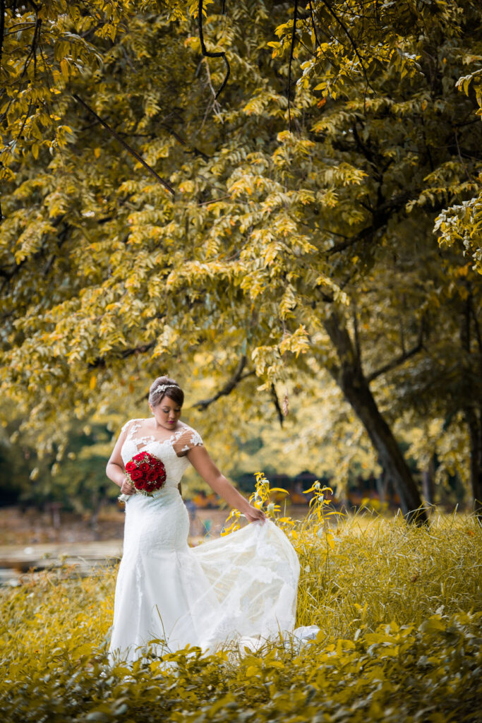 Sesion de novios preboda en el parque mirador norte de Santo Domingo, Republica Dominicana