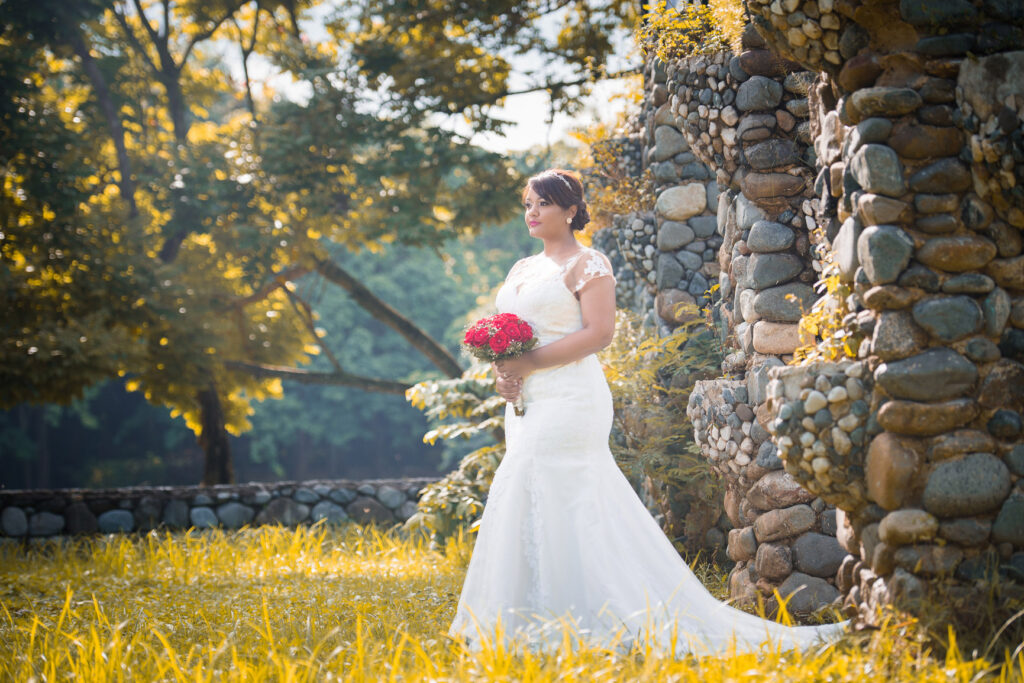 Sesion de novios preboda en el parque mirador norte de Santo Domingo, Republica Dominicana