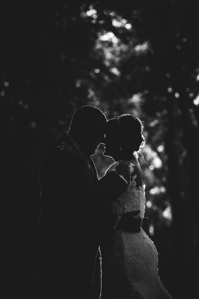 Sesion de novios preboda en el parque mirador norte de Santo Domingo, Republica Dominicana