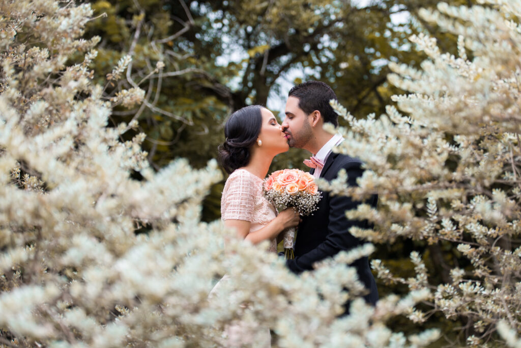 Sesion de novios o preboda en el Jardin Botanico Nacional de Santo Domingo, Republica Dominicana con el fotografo Greg Dotel