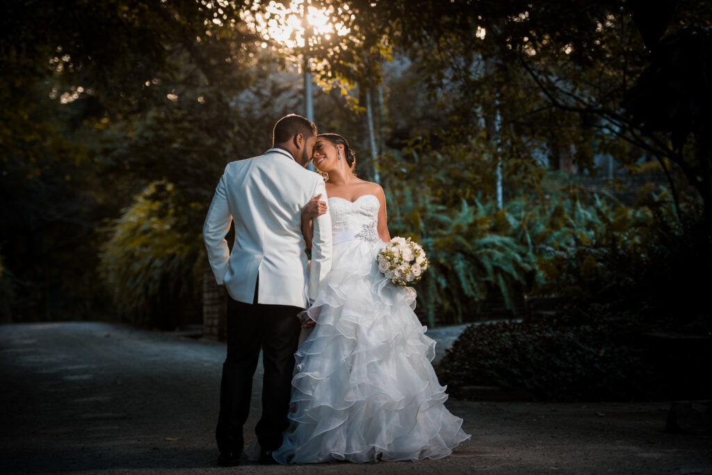 Sesion de novios o pre boda de Mariela y Genaro en el Jardin Botanico de Santo Domingo Republica Dominicana