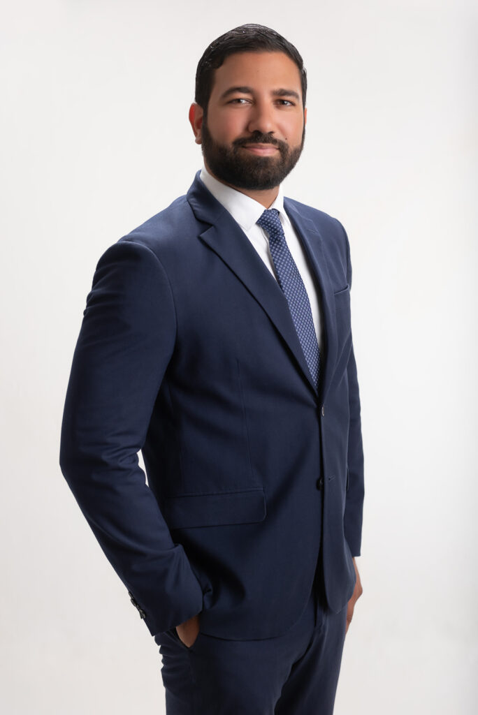 Retratos corporativos en estudio fotografico de Cesar Pichardo para la revista emprendedores en Santo Domingo Republica Dominicana