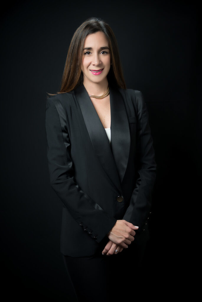 Retratos corporativos a Lisa Morel en estudio fotográfico en Santo Domingo Republica Dominicana