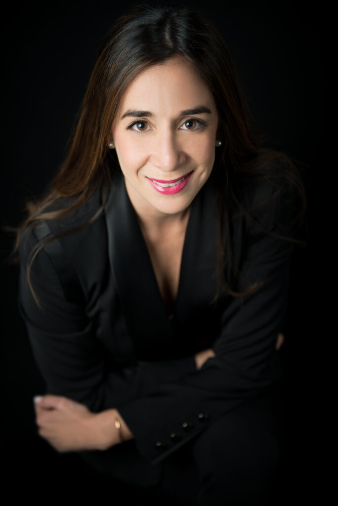 Retratos corporativos a Lisa Morel en estudio fotográfico en Santo Domingo Republica Dominicana