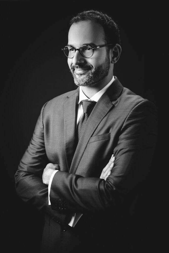 Retratos corporativos a Jaime en estudio fotográfico en Santo Domingo Republica Dominicana