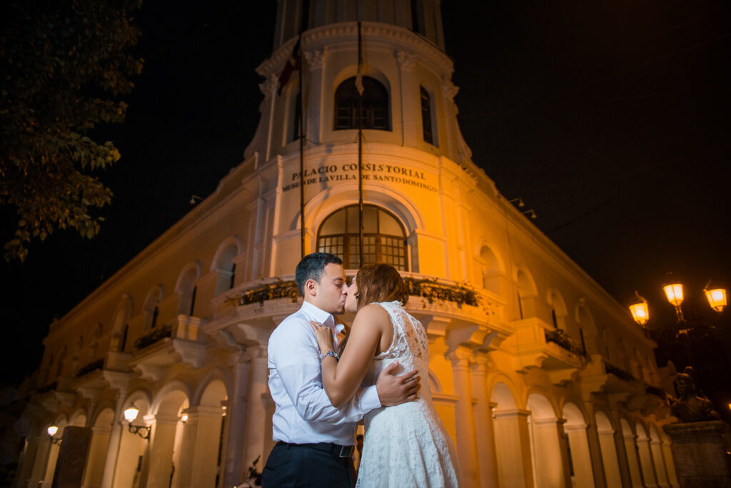 Sesion de novios o pre boda de Giselle y Welmo en la Zona Colonial de Santo Domingo Republica Dominicana