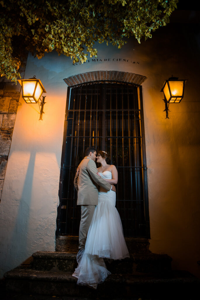 Sesion de novios de Lyonela y Carlos en la Zona Colonial de Santo Domingo en la República Dominicana