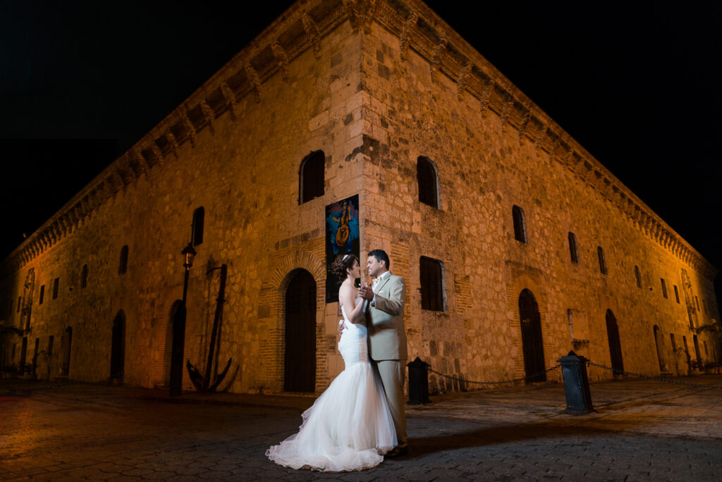 Sesion de novios de Lyonela y Carlos en la Zona Colonial de Santo Domingo en la República Dominicana