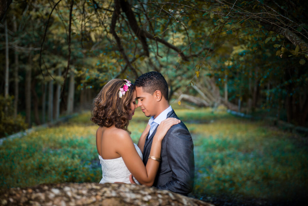 Sesion de novios de Nairoby y Bryant en los Humedales del Ozama de Santo Domingo Este en la República Dominicana