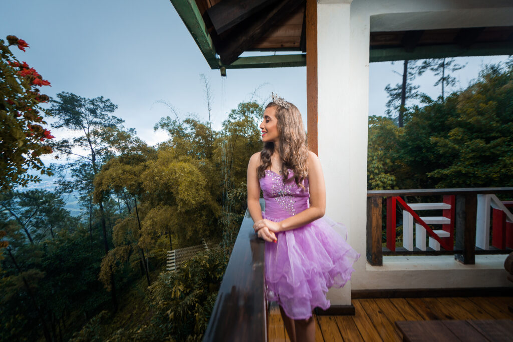 La Quinceañera Emely durante su sesión de fotos en Jarabacoa, República Dominicana