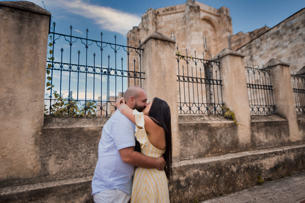 Linda propuesta de matrimonio de Chris a su novia Tali en la Zona Colonial de Santo Domingo, República Dominicana