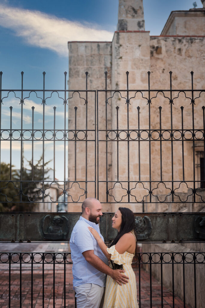 Linda propuesta de matrimonio de Chris a su novia Tali en la Zona Colonial de Santo Domingo, República Dominicana