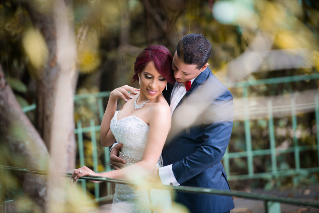 Sesión de novios Enmanuel y Suly por el fotografo dominicano Greg Dotel en el Parque los 3 Ojos de Santo Domingo Este