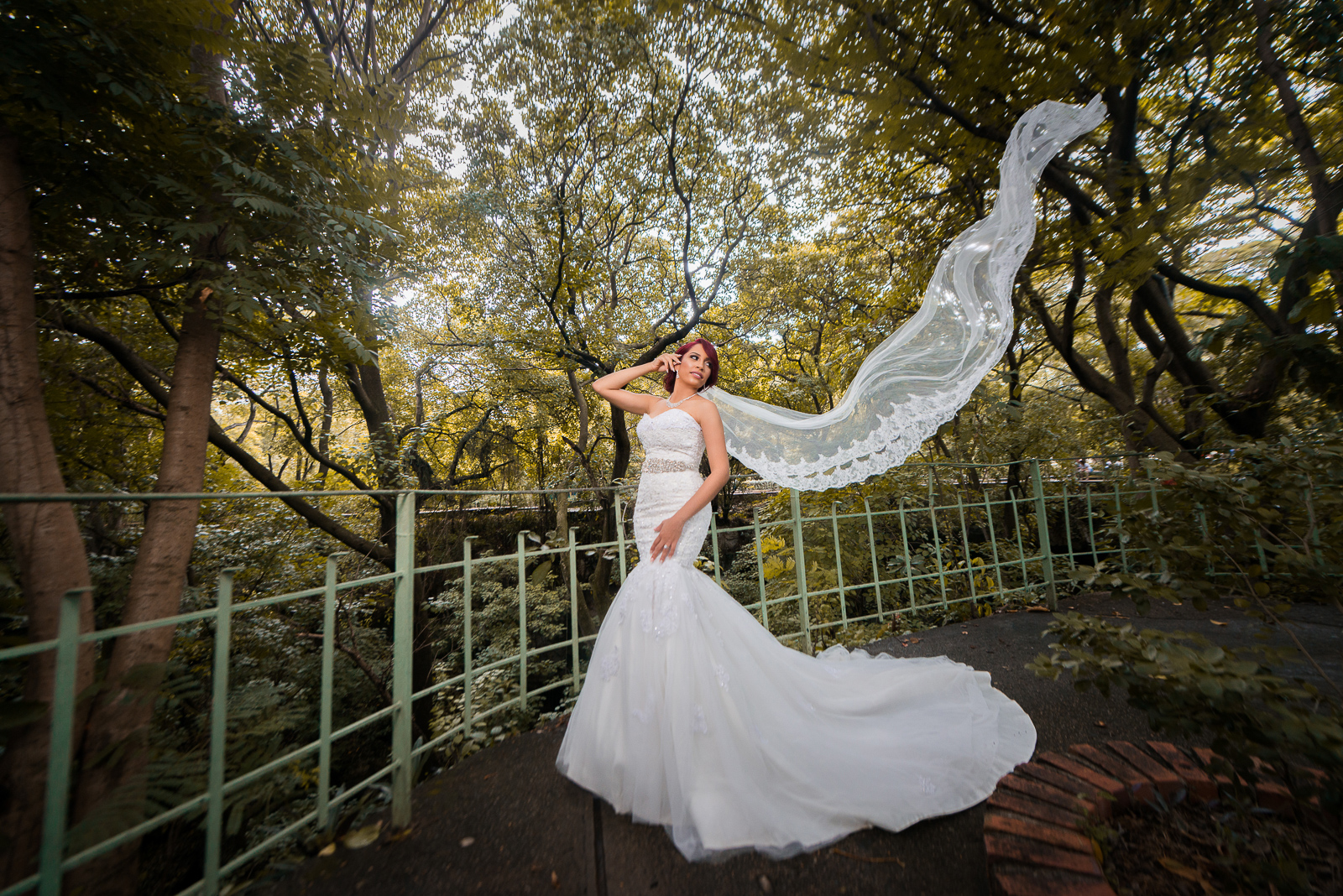 How to keep your wedding dress clean during the photo session?