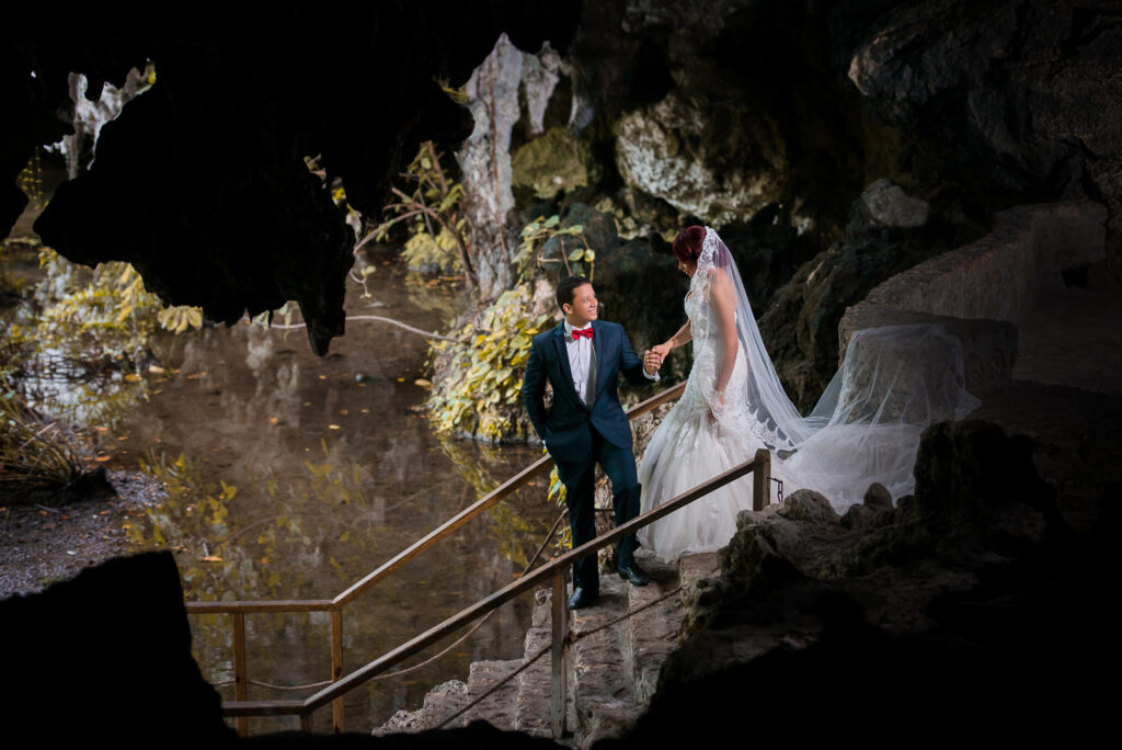 Sesión de novios Enmanuel y Suly por el fotografo dominicano Greg Dotel en el Parque los 3 Ojos de Santo Domingo Este