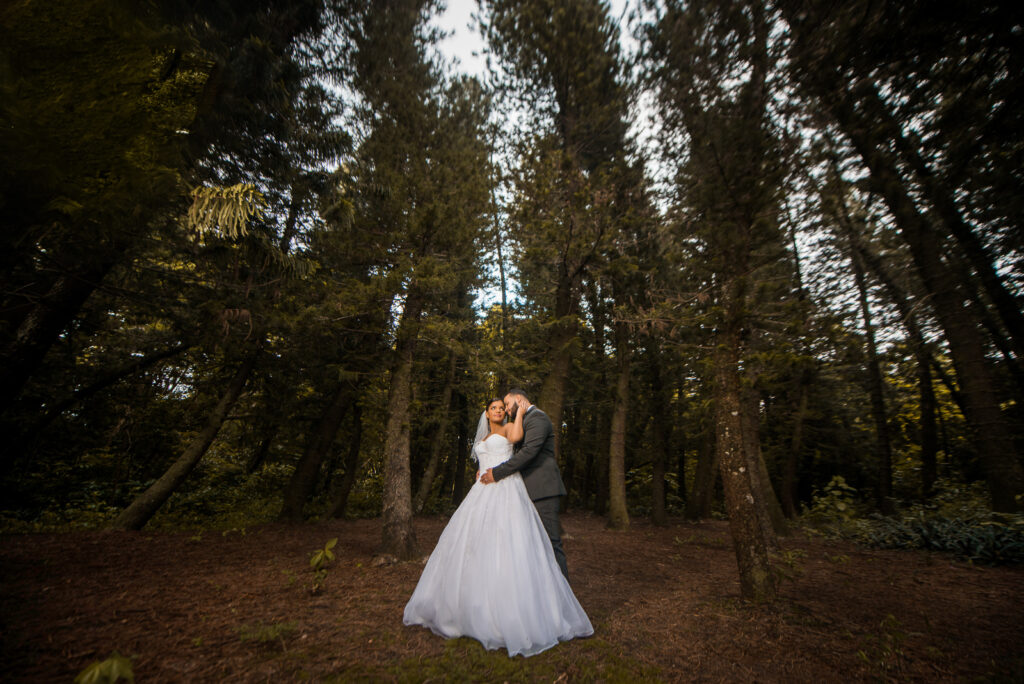 Hermosa sesion de novios en el Jardin Botanico de Santo Domingo de Tamy y George