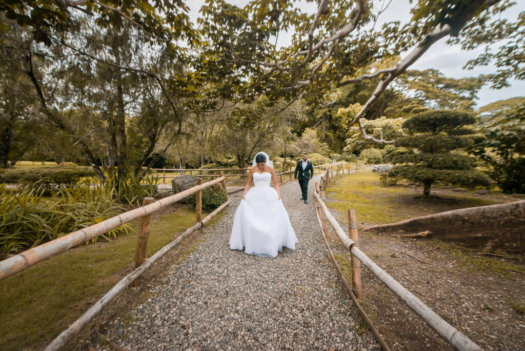 Hermosa sesion de novios en el Jardin Botanico de Santo Domingo de Tamy y George