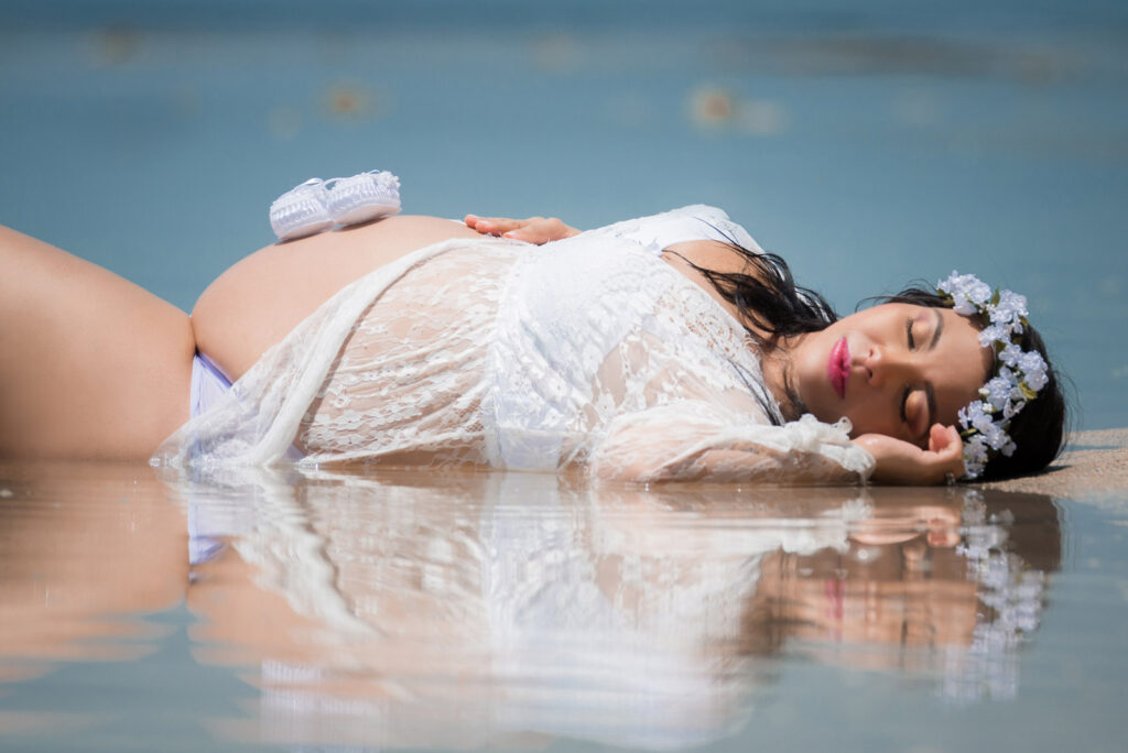 Sesion de fotos del embarazo de Yandra en la playa de Juan Dolio por el fotografo dominicano en la Republica Dominicana