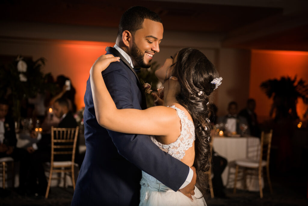 Fotos de la ceremonia y recepcion de la boda en el Hotel Radisson, Santo Domingo, Republica Dominicana por el fotografo dominicano Greg Dotel Photography