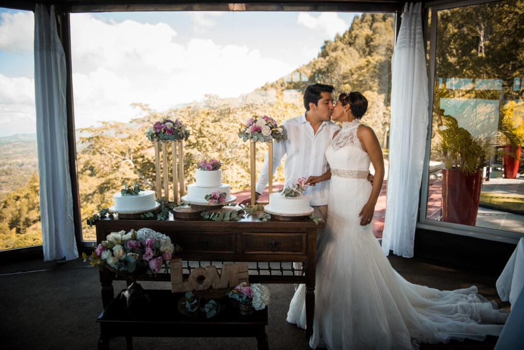 Fotos de la Boda celebrada en el Restaurante Jamaca de Dios en Jarabacoa, Republica Dominicana por el fotografo dominicano Greg Dotel Photography